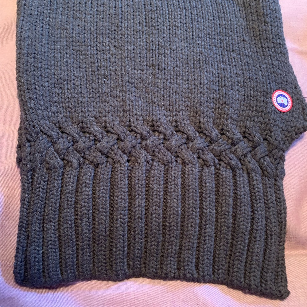 Canada Goose merino wool long scarf grey